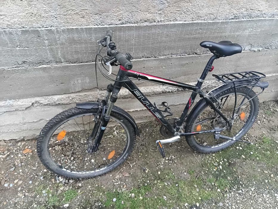 Vand bicicleta stare foarte buna si cauciucurile sunt noi