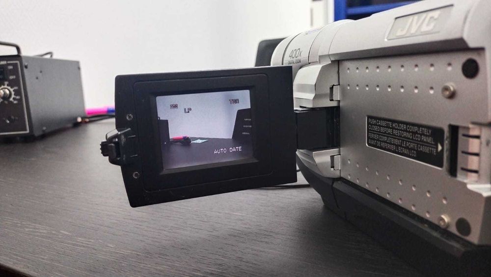 Видеокамера compact VHS