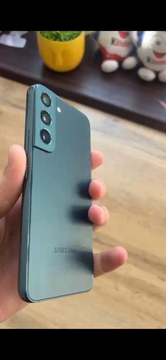 Продам Samsung galaxy s22 8/128