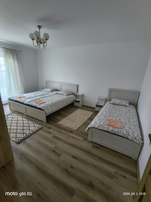 Dau in chirie,perioada 3-5 zile,casa,cu 4 dormitoare ,living,bucătărie,2 bai ,2 parcari.zona Carting-Sörpatika.g