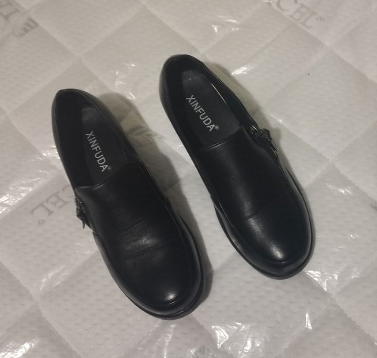 Женские чёрные туфли