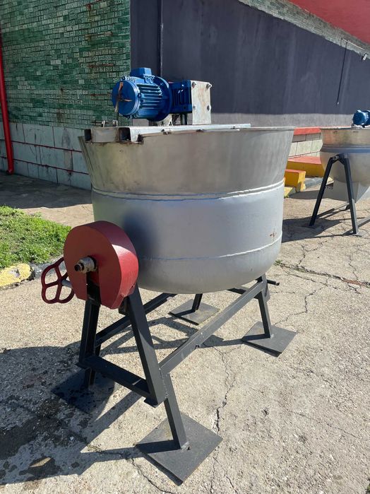 Казан с бъркалка на пара за варива