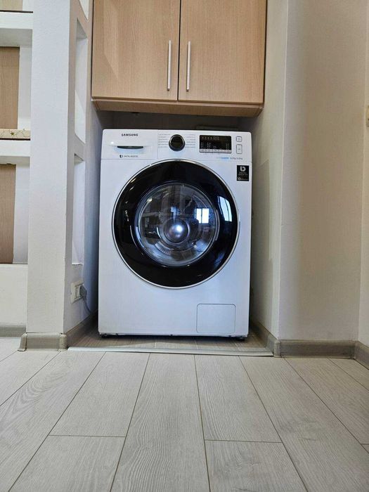 Apartament modern, cu centrala proprie si loc de parcare