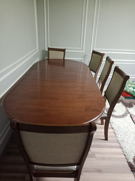 Стол со студьями