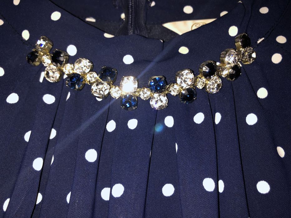 Tyomno siniy garoshkali koyne