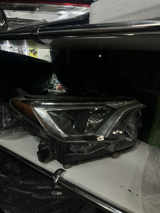 Фара на Toyota Rav4 15-19г