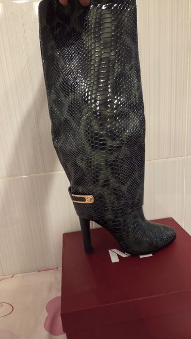 Продам женские сапоги