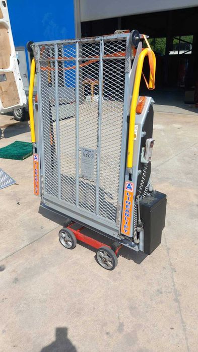 електрическа инвалидна рампа за бус