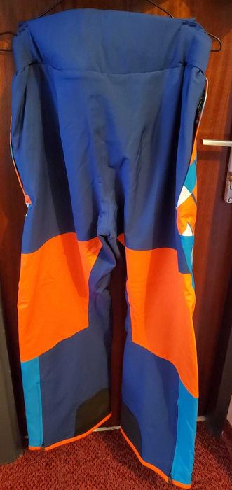 Costum schi Onyone Japonia