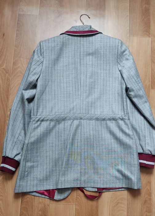 Женский костюм (пиджак + брюки)