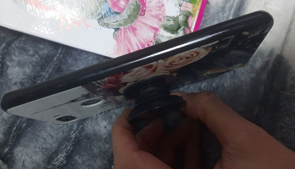 Продам рабочий телефон редми 5 + чехол с подставкой бонус