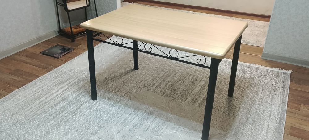 Продам кухонный стол