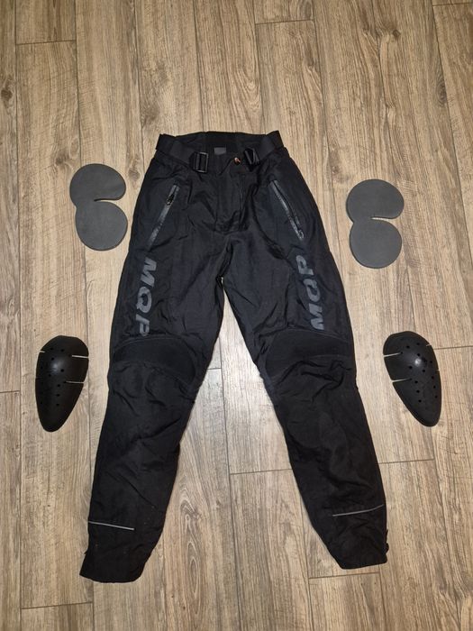 Pantaloni de motocicleta