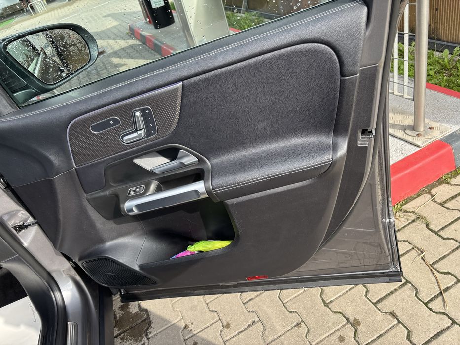 Mercedes Glb200 7 locuri Panoramic dublu Parcheaza singura Etc