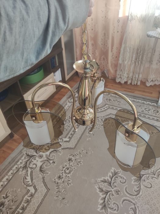 Продам люстру в хорошем состоянии