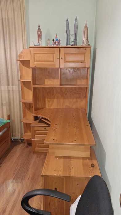 Секция и бюро от дърво