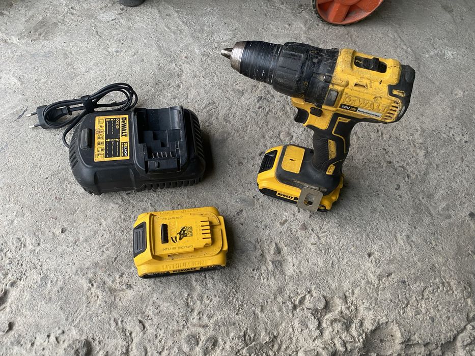 * DeWalt шуруповерт оригинал США в комплекте с 2-мя аккумуляторами