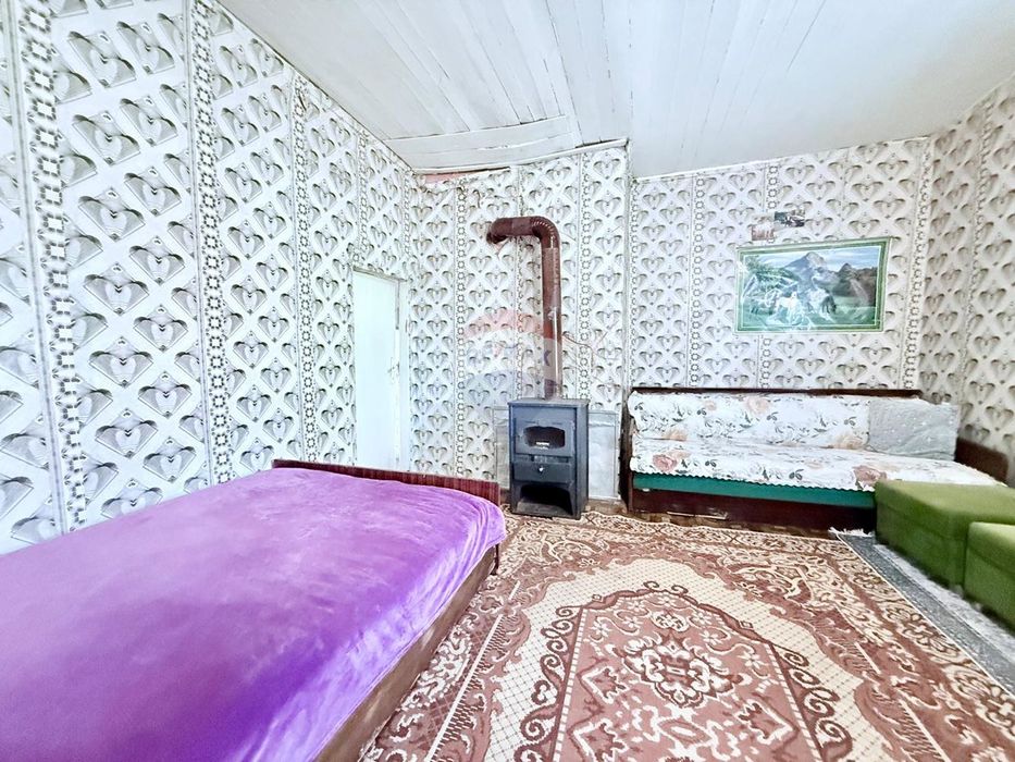 Самостоятелна къща с двор и потенциал за продажба, общ. Балчик, с. Гу