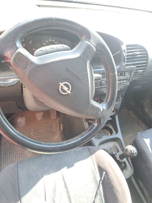 Продавам Зафира А на части