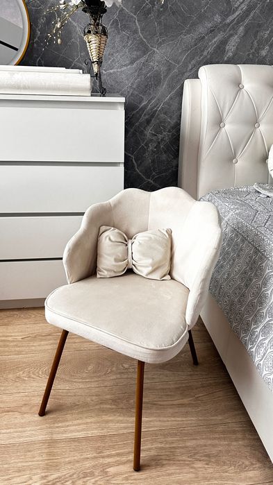 Стул для спальни.