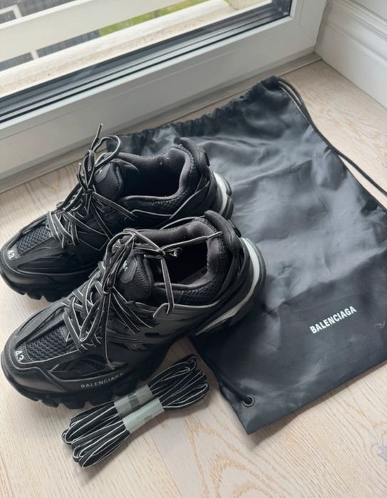 Balenciaga track