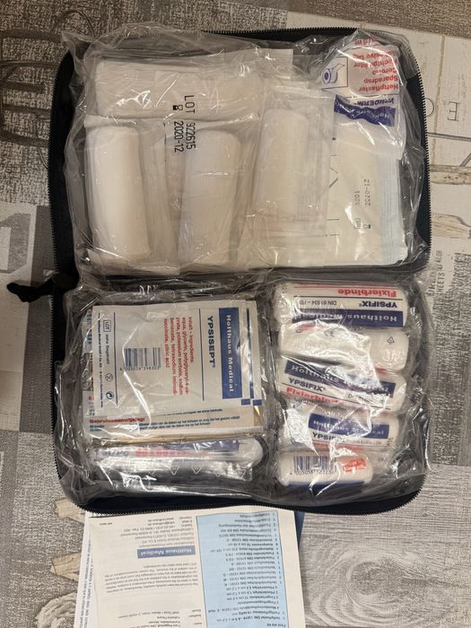 Слушалки, аптечка и запалка Мерцедес