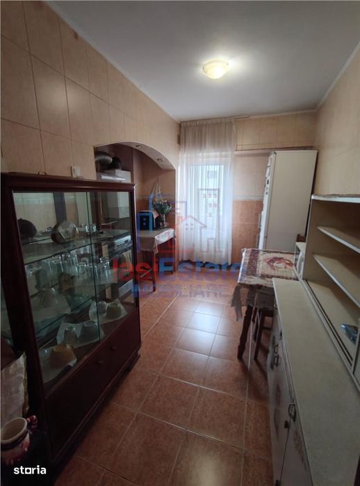 Camera de inchiriat in Apartament cu 3 camere decomandat cu 2 bai