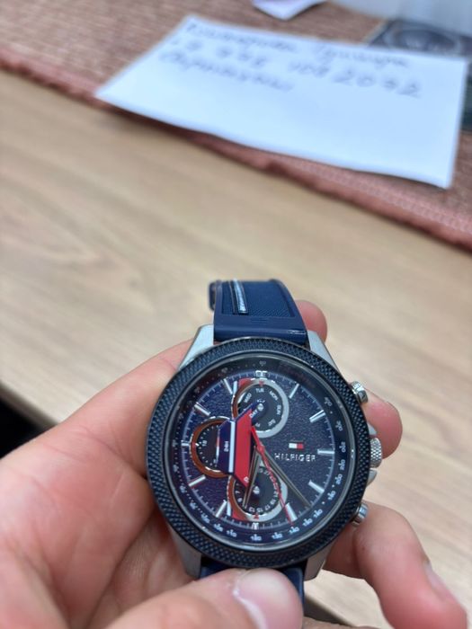 Часы Tommy Hilfiger