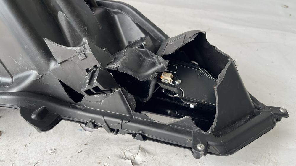 Ляв фар Lexus NX 300