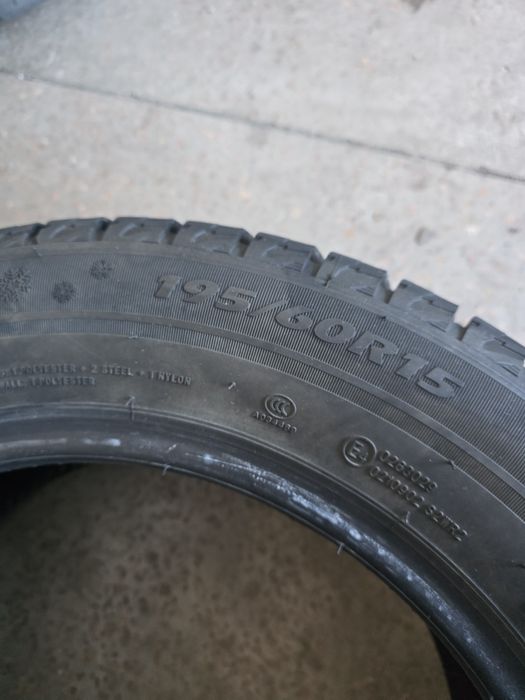 Продам зимнюю  резину 195/60 r15 липучка