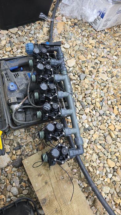 Amenajări, intretinere curți, gradini, spatii verzi, arat, frezat sol.