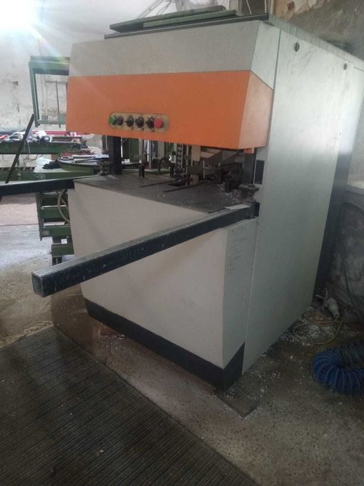 Vând mașină de debavurat pvc.Elumatec