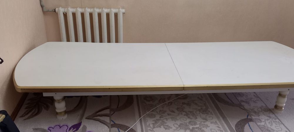 продается стол.