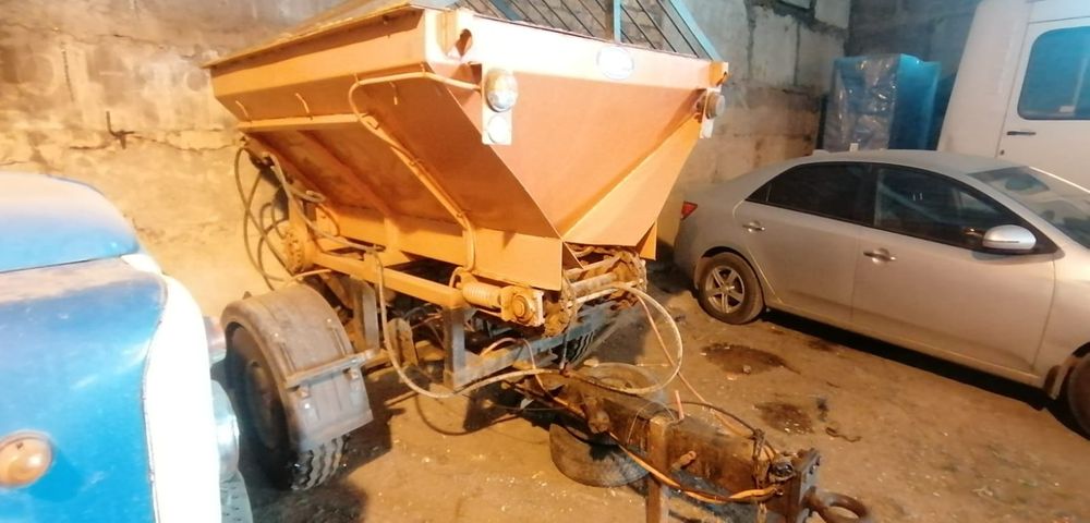 Продам пескоразбрасыватель