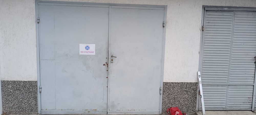 Гаражна врата  широчина 237.5см това е със перото височина 214см