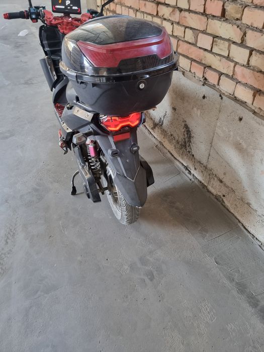 Redlayn skuter sotiladi 600$