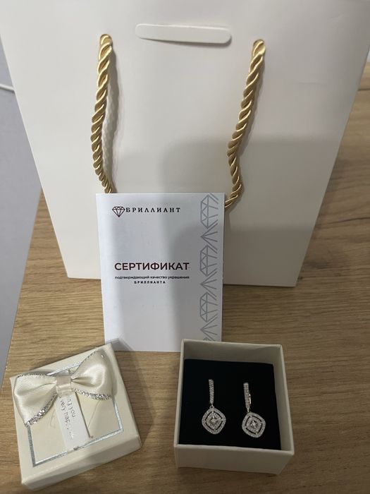 Золотые бриллиантовые серьги