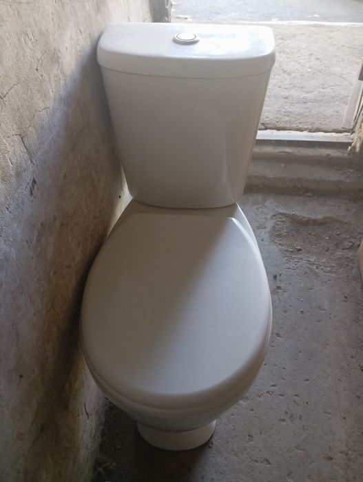 Продам унитаз с раковиной.
