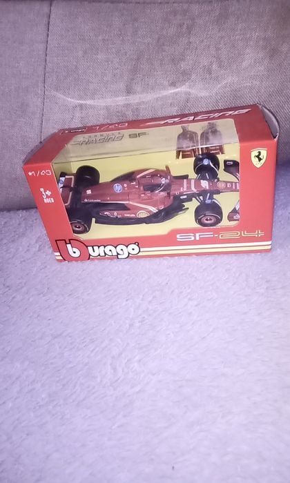 Vând macheta formula 1 Ferrari