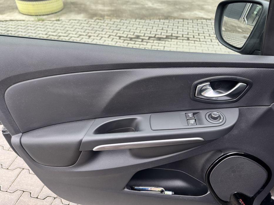 Renault Clio /// Euro 6 /// 2015 /// Apple car play /// Camera spate