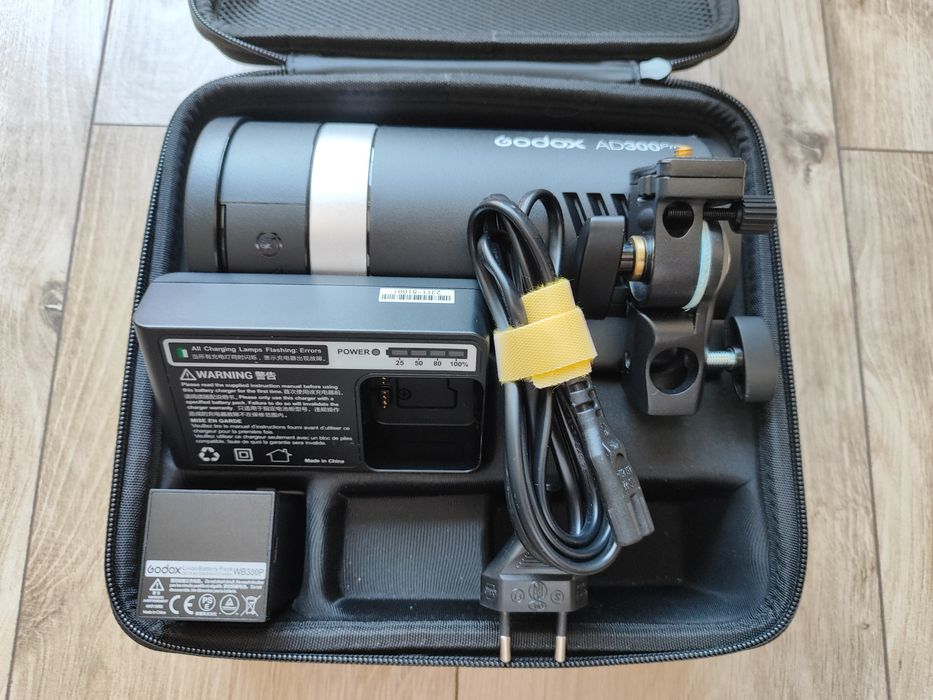 Светкавица Godox ad300 pro