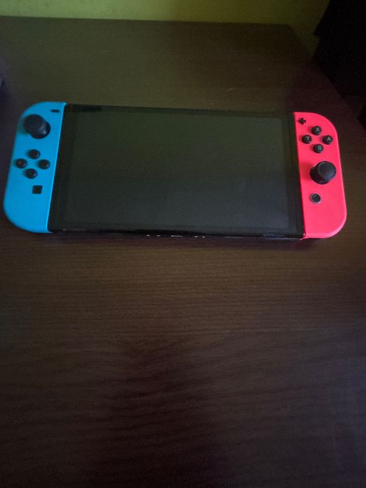 Продавам Nintendo Switch OLED