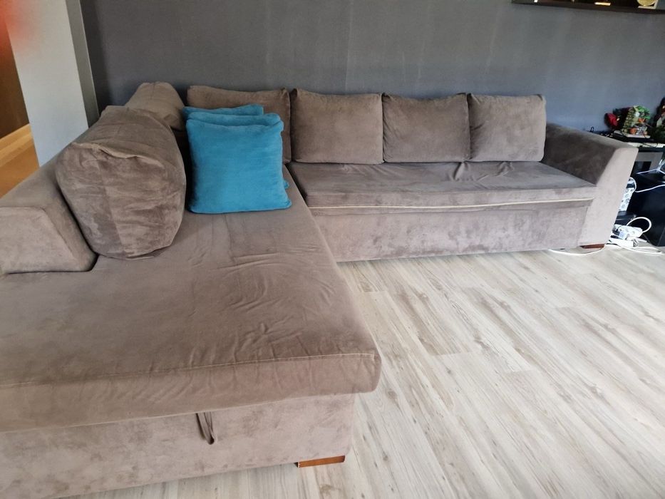 Поръчков голям ъглов диван
