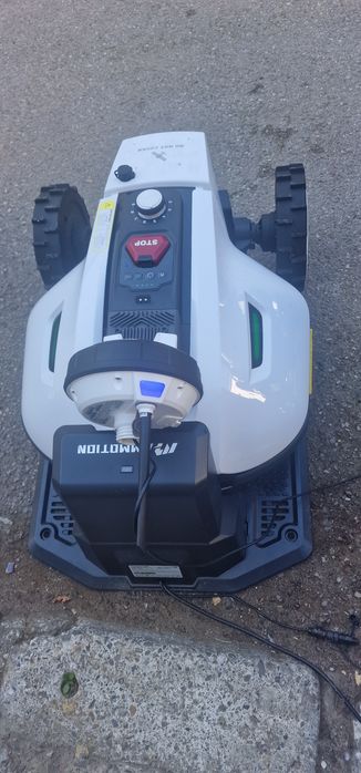 Robot de tuns gazonul Mammotion YUKA (VPVR6X5W) – Ca Nou / Sigilat, GPS RTK, Fără fir perimetral