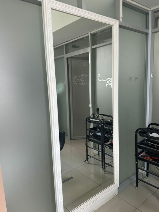 Настенное зеркало