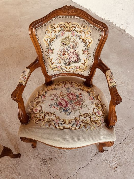 Чифт шведски кресла Louis XV – масивно дърво и оригинален гоблен