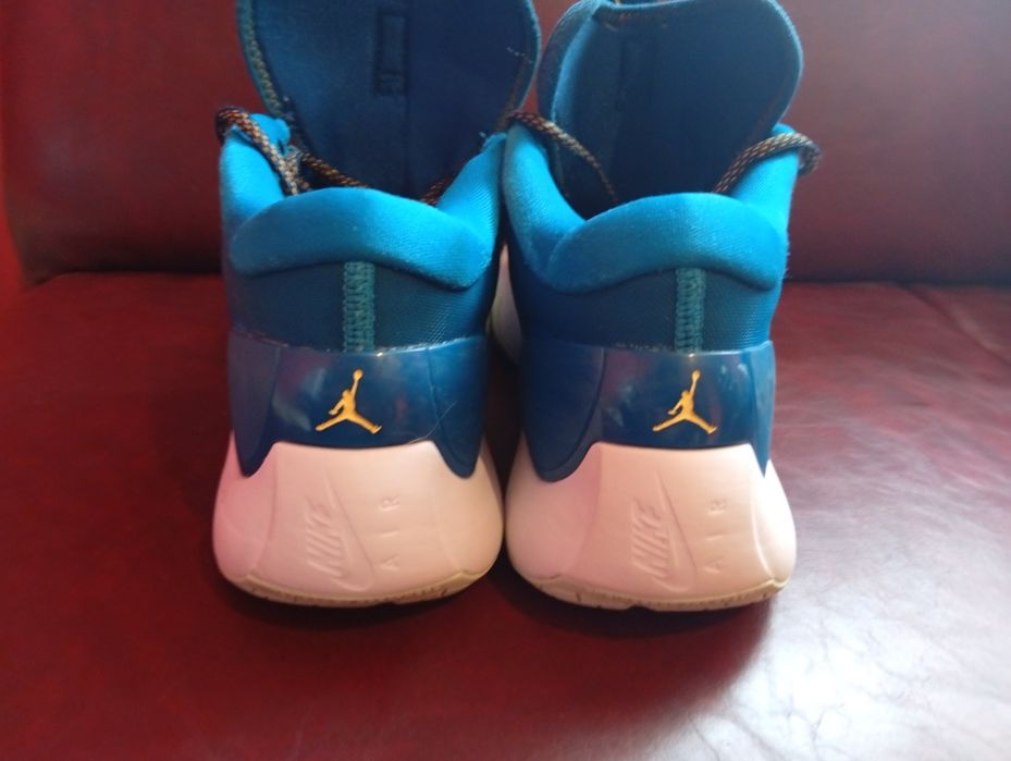 Nike Jordan separate zoom