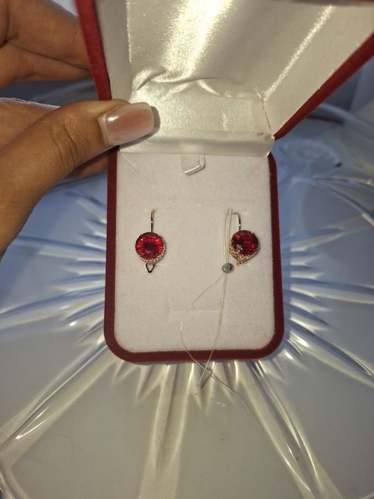 Продам серьги золотые 585