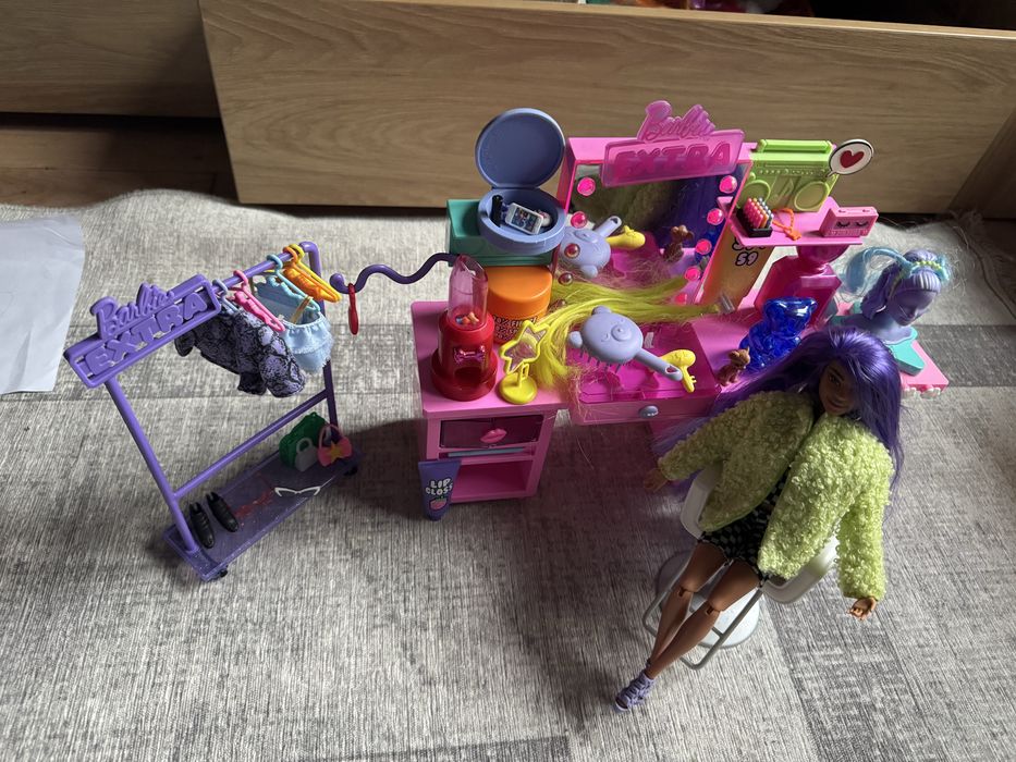 Комплект Барби тоалетка със светлини и много аксесоари