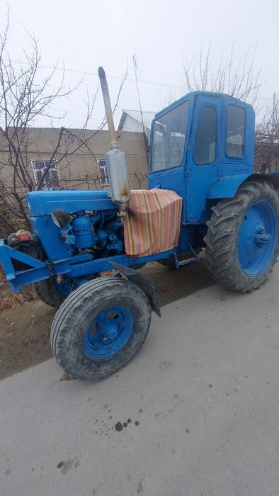 T 28 traktor yaxshi xolatda